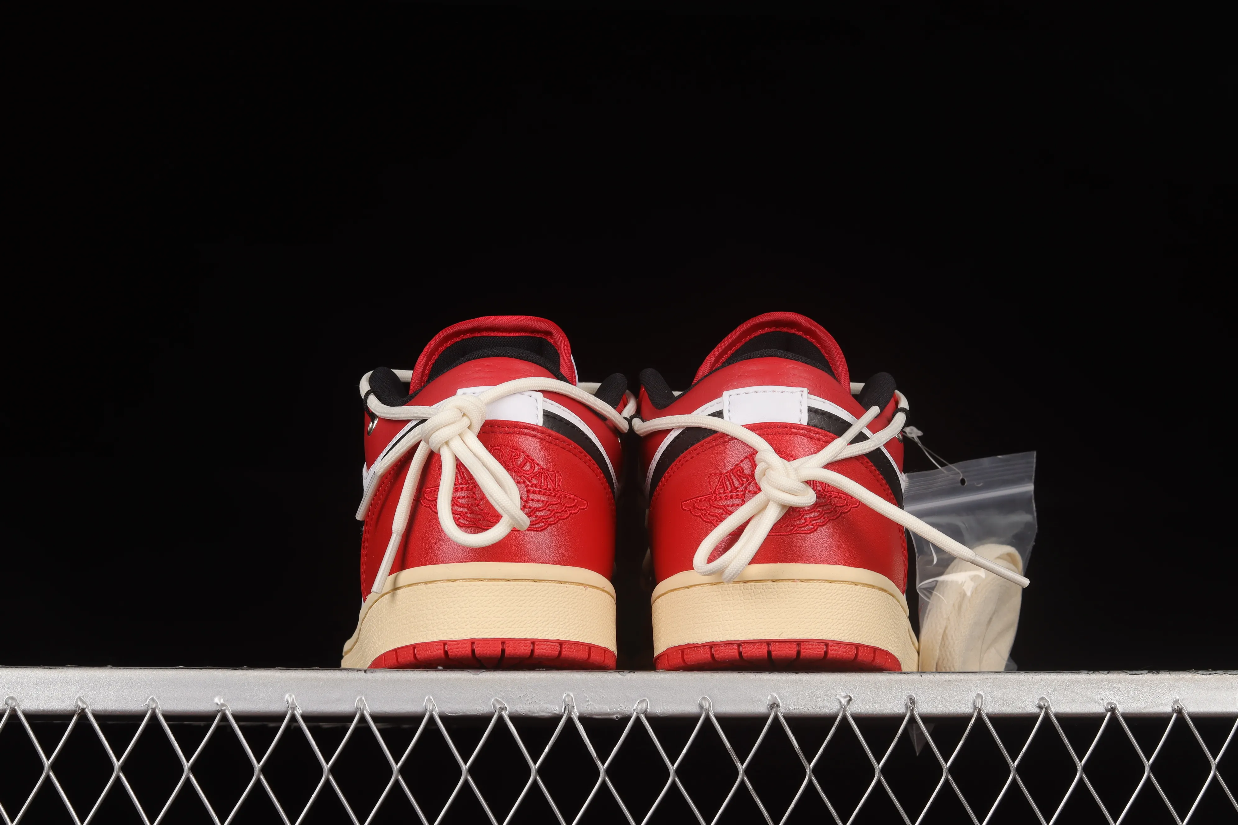 All categories Air Jordan Jordan series basketball shoes Air Jordan 1 Low Z version Air Jordan 1 Low AJ1 Joe 1 customized version Vibe flavor deconstruction Sports culture basketball shoes 553558-118